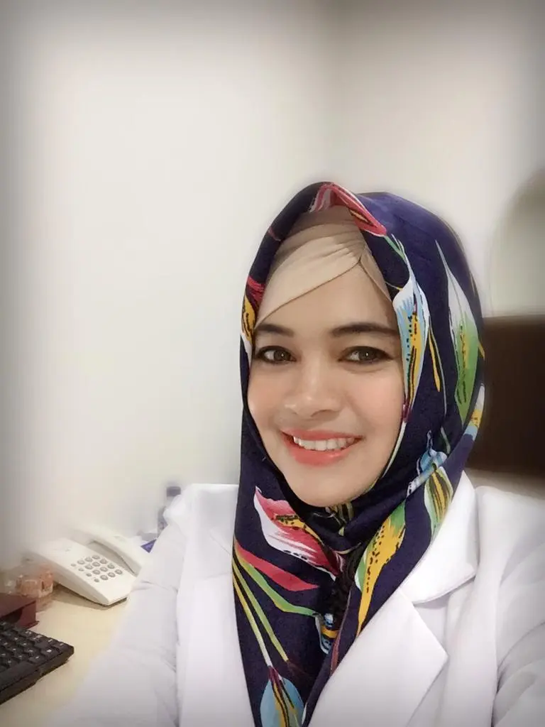 drg. YESSY ARIESANTI, SpBM