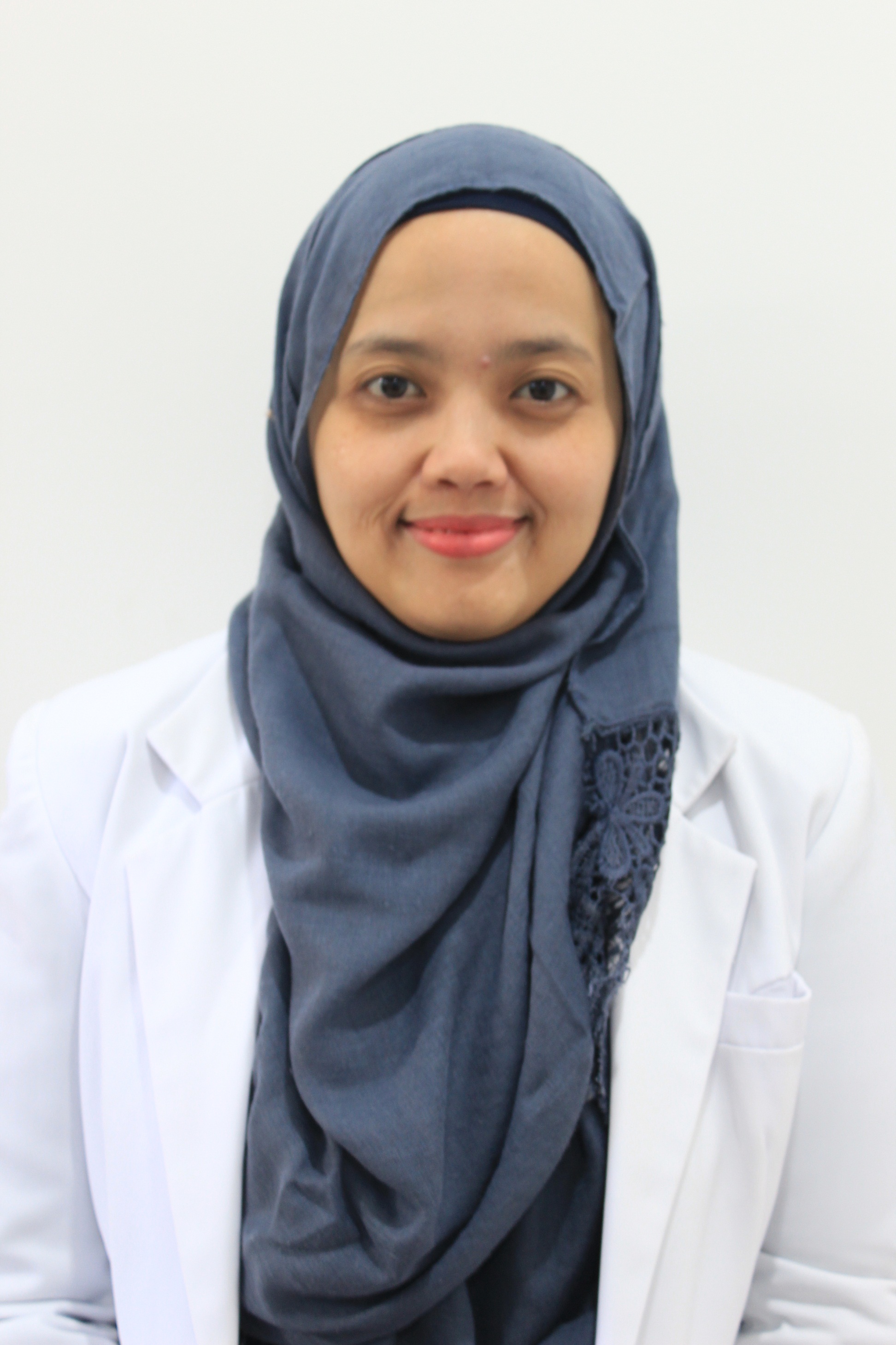 dr. Yunia Sholihat, SpM