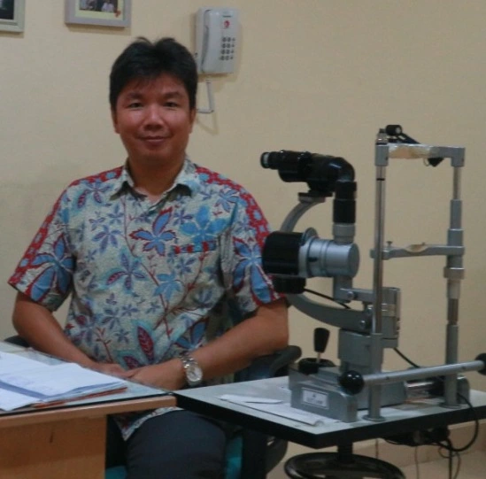 dr. Abraham Adiwidjaja Sutjiono, SpM