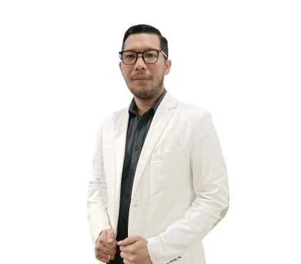 dr Seta Pratama, SpB